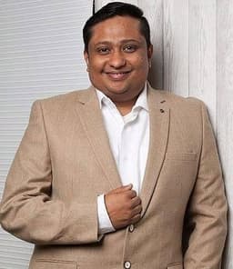 Portrait of Naveen Valsakumar